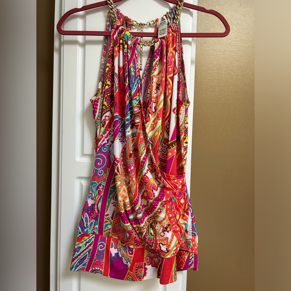 Summer sleeveless top with chain strap